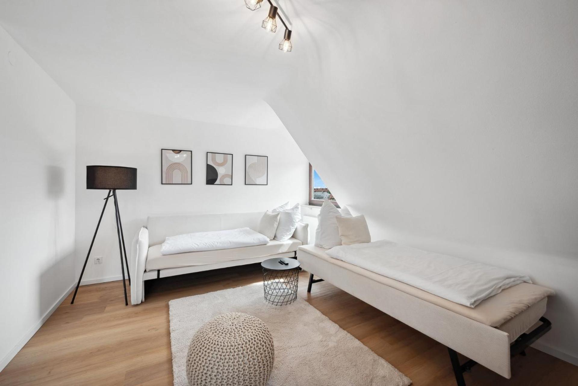 Malu Rooms - Top Lage, Kostenloser Parkplatz, Klima, Netflix, 24H Checkin Ludwigsburg Exterior foto